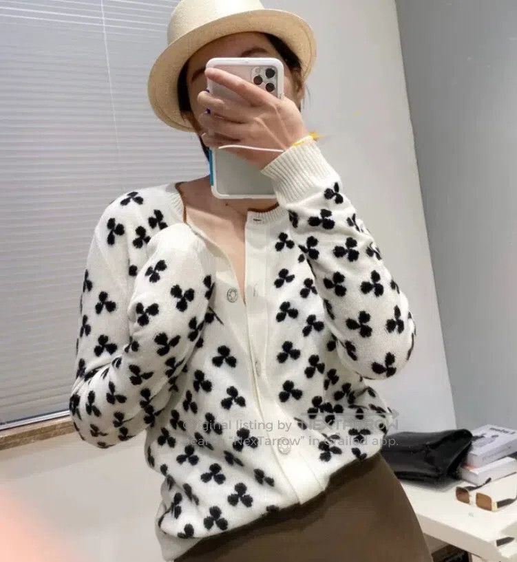 Hermes Hermes Beige Four-Leaf Clover Embroidered Cashmere Crewnec Size XXS / US 00 / IT 34 - 8 Thumbnail