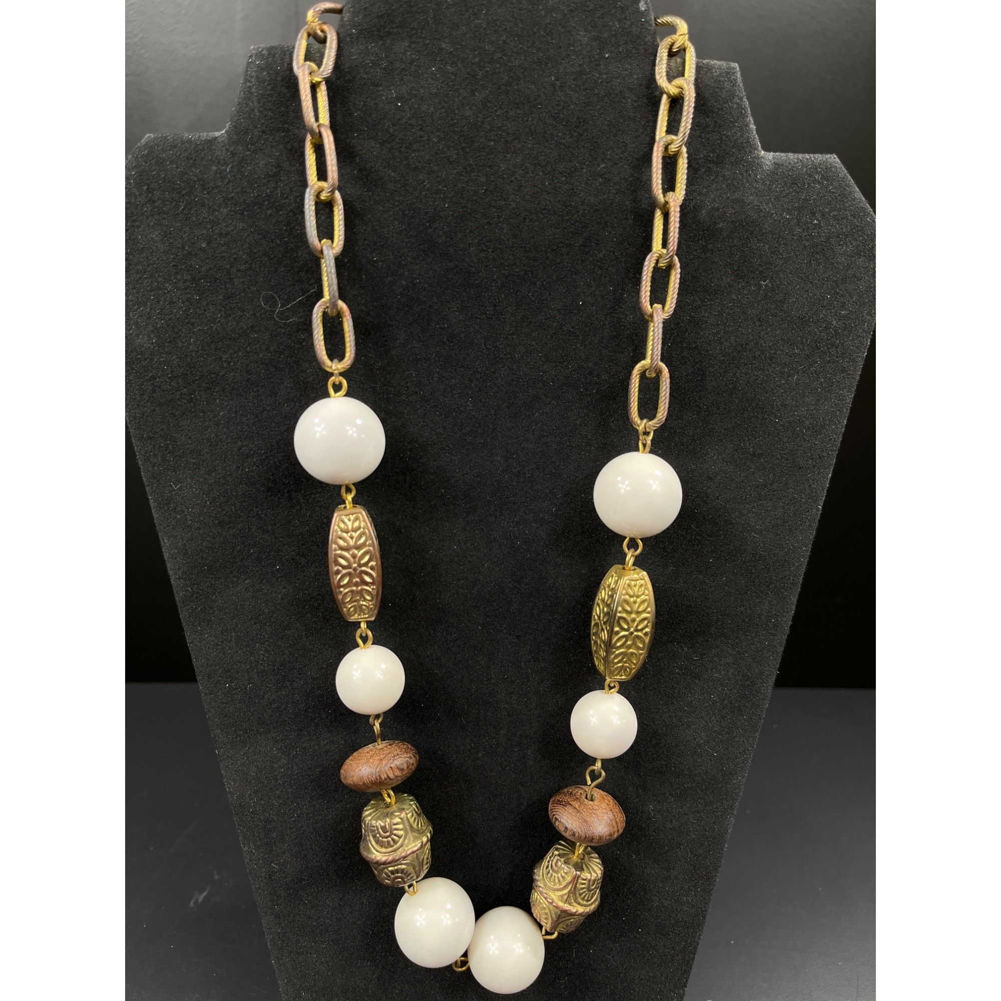Vintage Vintage SKU 7879 Inspired White Bead and Brass Necklace With Size ONE SIZE - 2 Thumbnail