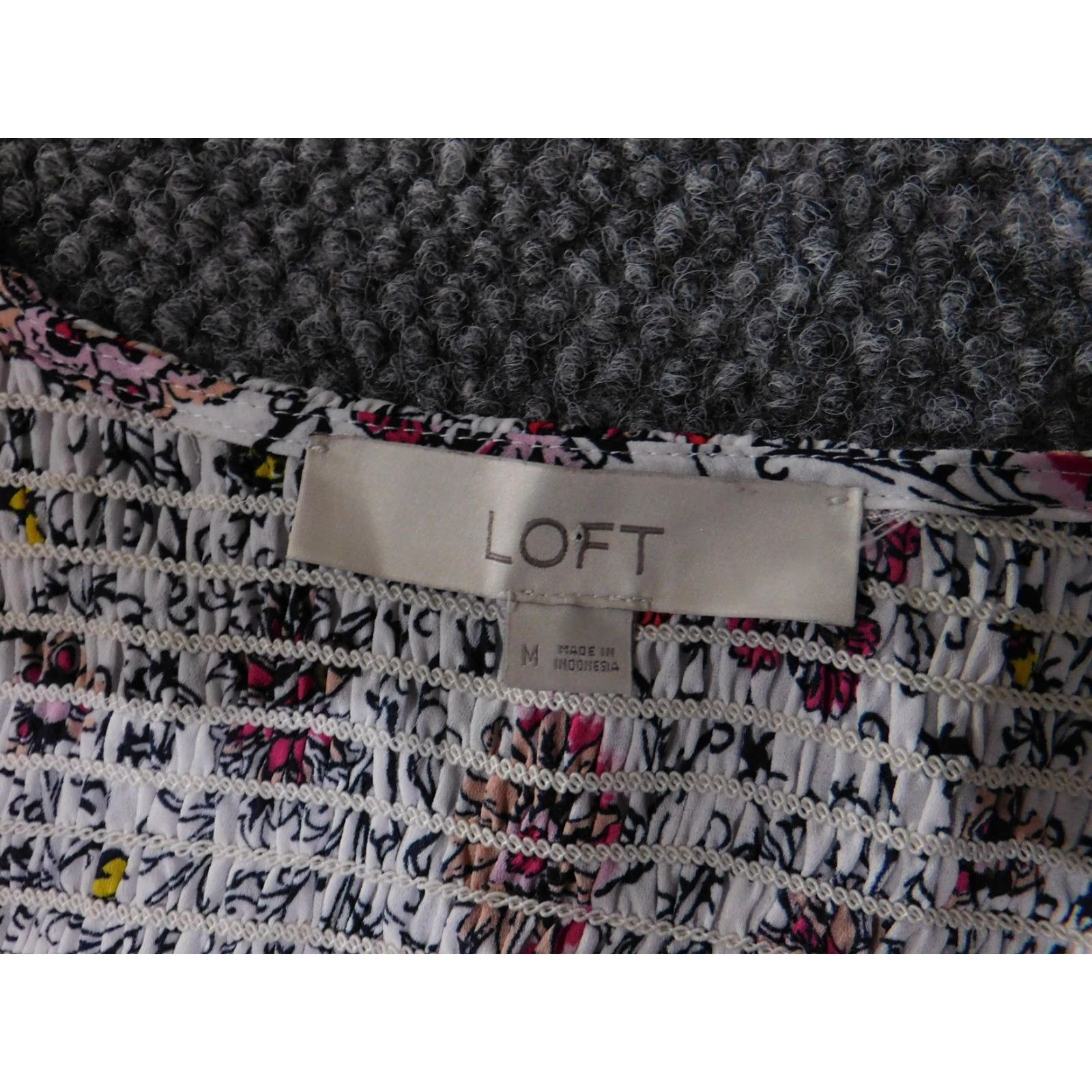 Loft LOFT Shirt Womens Medium White Floral Smocked Neck Long Sleeve Ruffle Boho Top Size M / US 6-8 / IT 42-44 - 5 Thumbnail