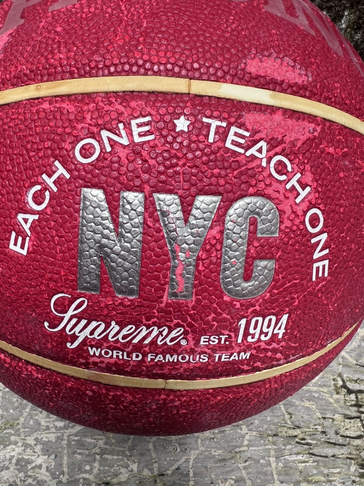 Spalding × Supreme Supreme x Spalding Basketball 1/70 1996 ONE WORLD FAMOUS Size ONE SIZE - 4 Thumbnail
