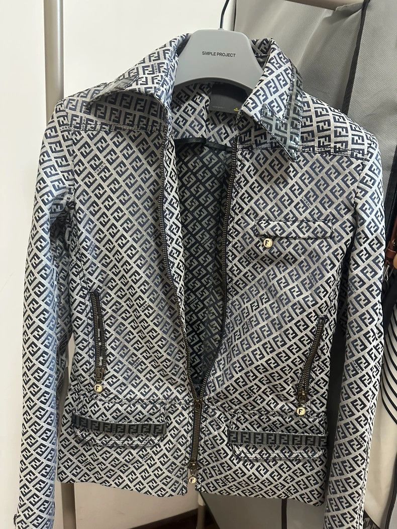 Fendi FENDI Denim jacket, one zipper missing a pendant Size US XS / EU 42 / 0 - 1 Thumbnail