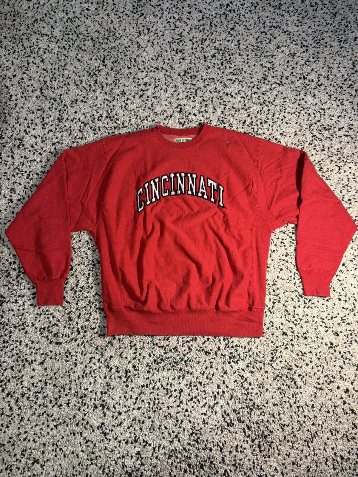 Vintage Cincinnati Reds / Bearcats Long Sleeve Crewneck Size US XL / EU 56 / 4 - 1 Thumbnail