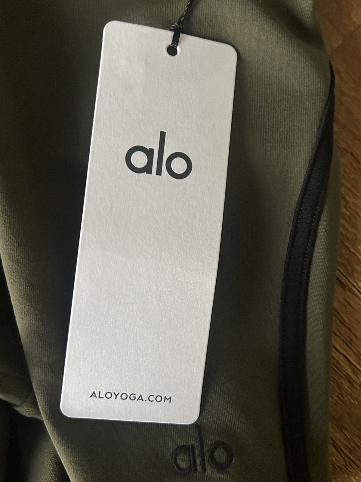 Alo Yoga Alo Yoga 4" Airbrush High-Waist Race Pace Short olive XS Size 26" / US 2 / IT 38 - 5 Thumbnail