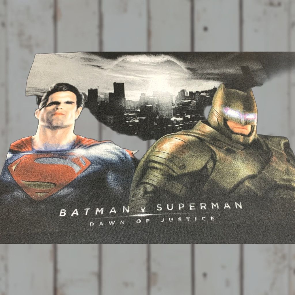 Vintage VINTAGE Batman V Superman T-Shirt Graphic Tee Size Large Black Mens Size US L / EU 52-54 / 3 - 1 Thumbnail