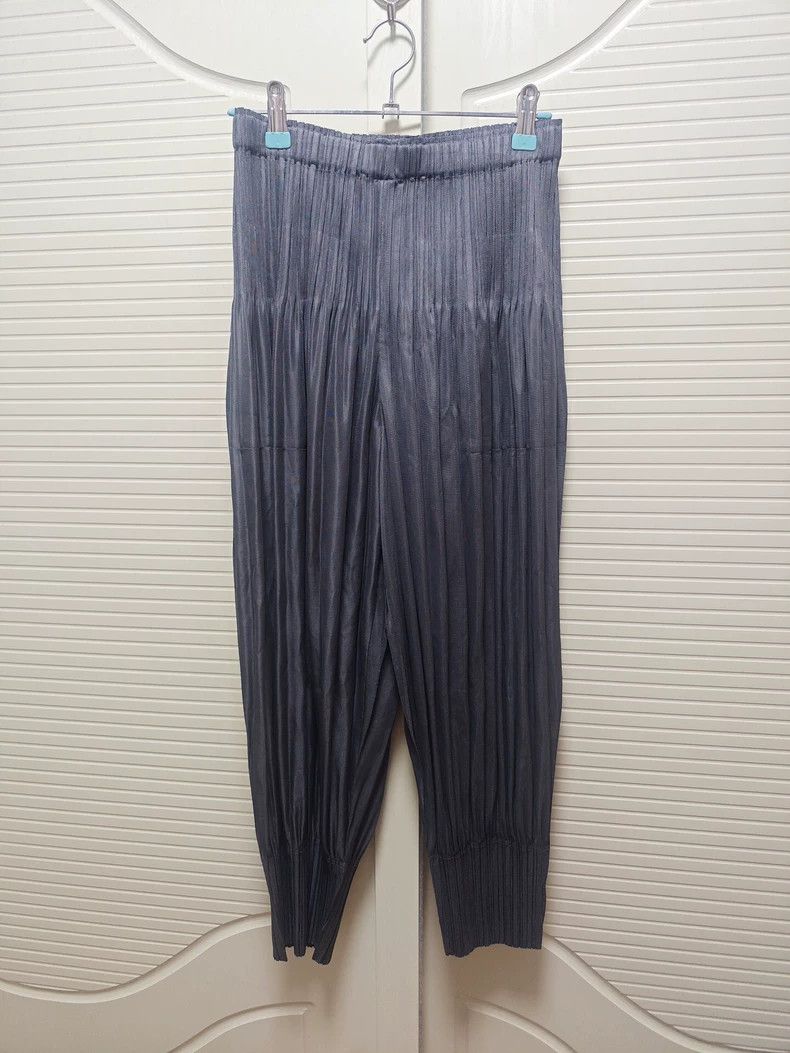 Issey Miyake Issey Miyake size:2 Dark grey pleated puff pants Size 31" - 1 Thumbnail