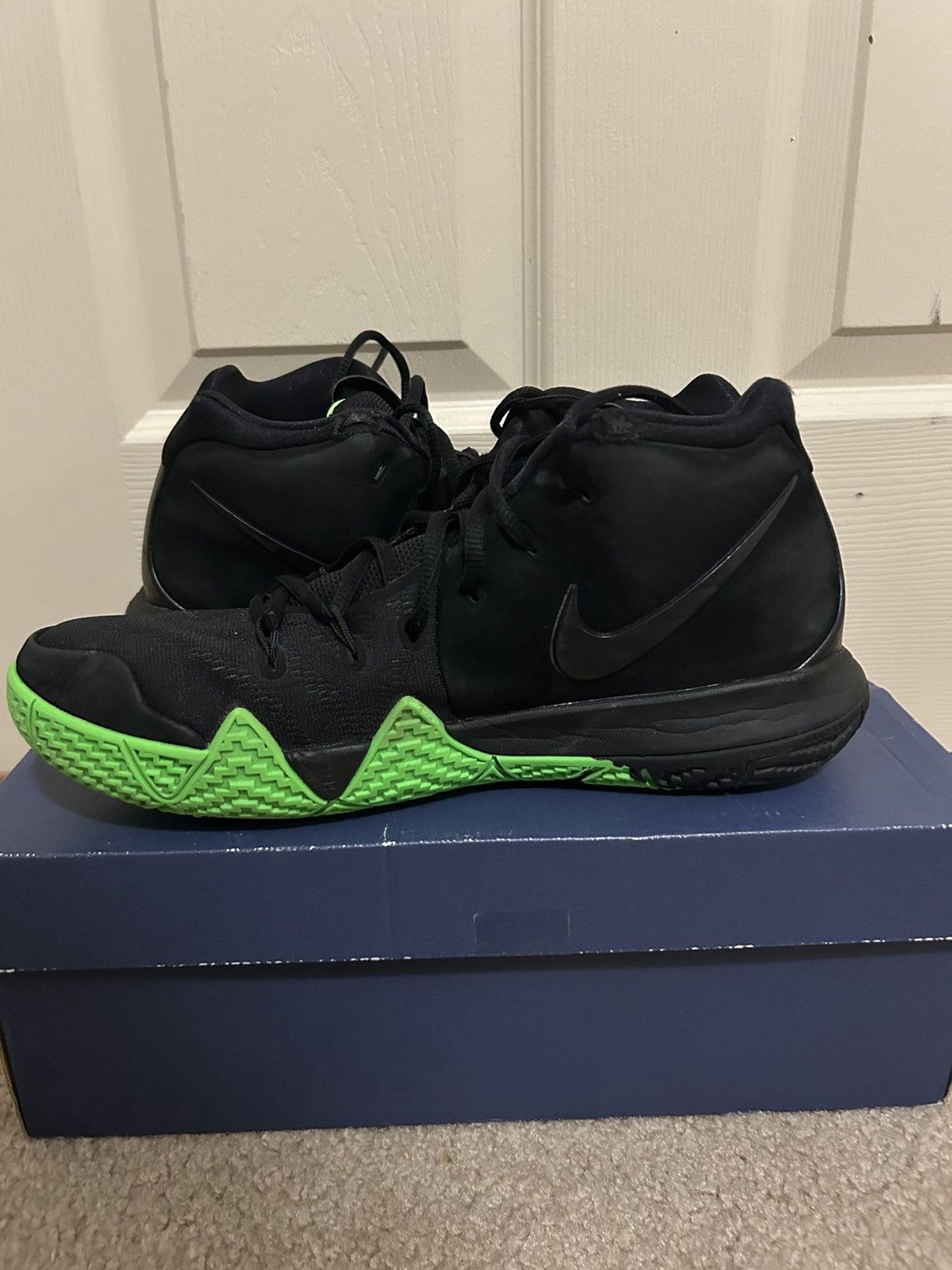 Nike Kyrie 4 Halloween Size US 9.5 / EU 42-43 - 2 Thumbnail