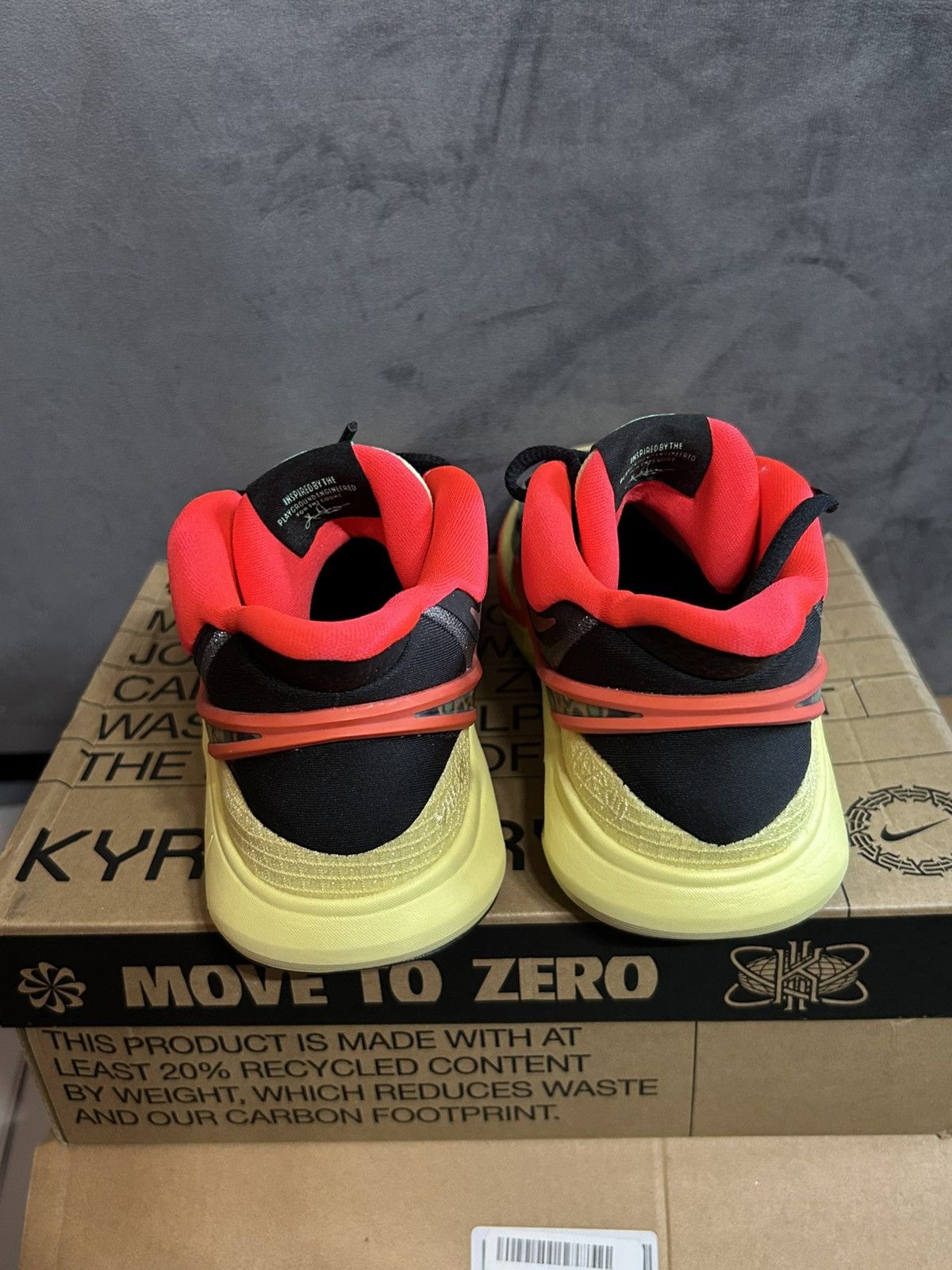 Nike Nike Kyrie 8 Go (GS) Black/Lemon Chiffon New in Box Size US 5.5 / EU 38 - 7 Thumbnail