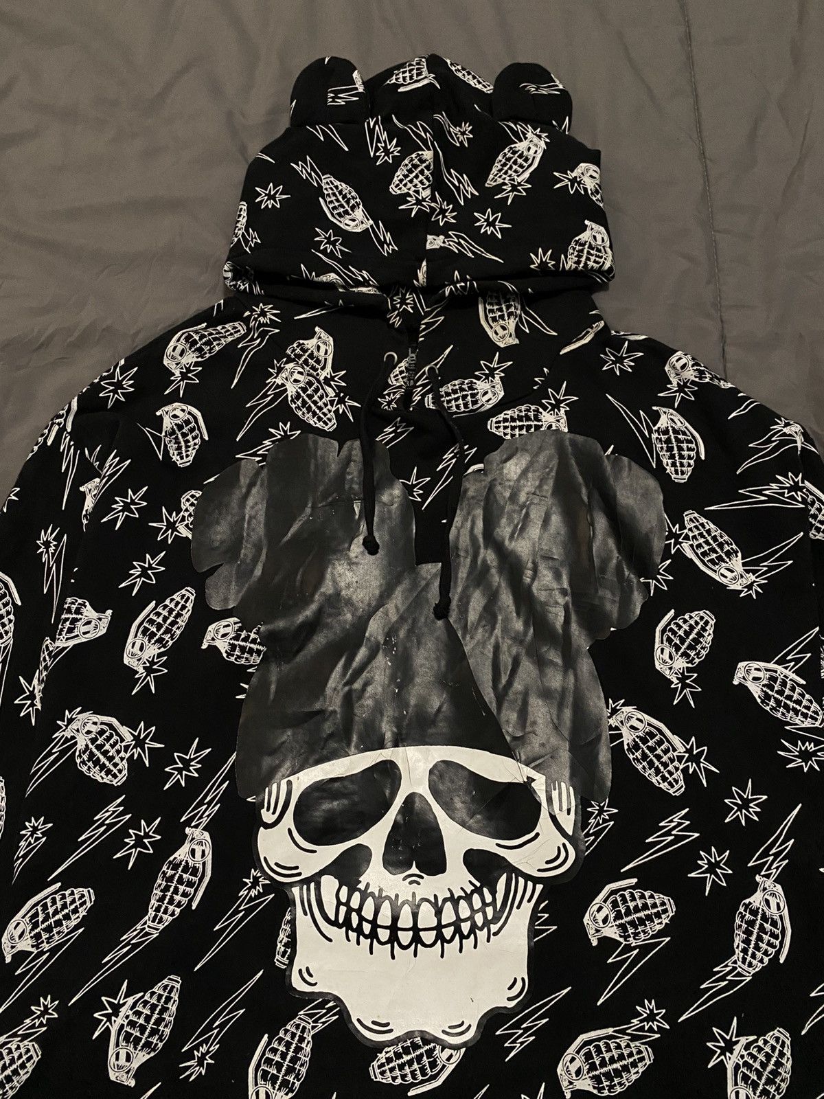 If Six Was Nine × Japanese Brand × Le Grande Bleu (L.G.B.) GLAD NEWS MICKEY SKULL GRENADE PONCHO HOODIES Size US M / EU 48-50 / 2 - 2 Thumbnail