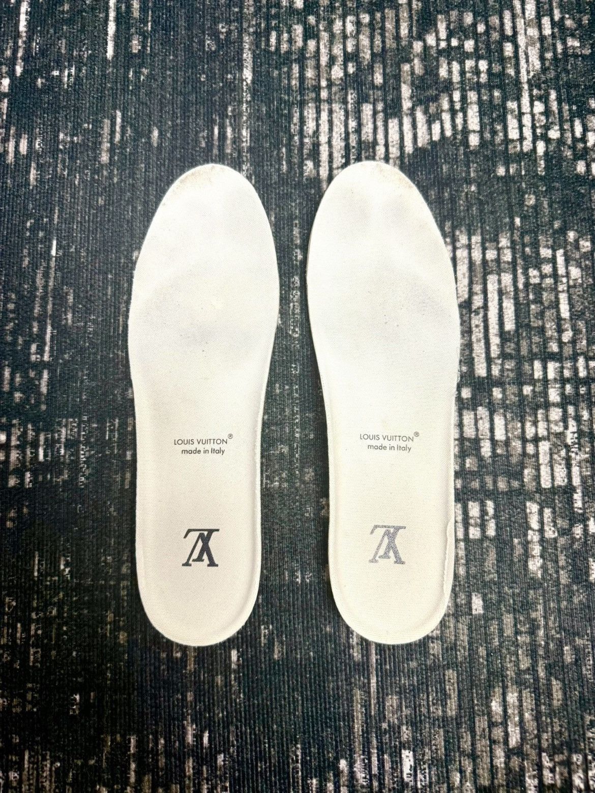 Louis Vuitton Louis Vuitton x Virgil Logo Pattern trainner-2505 Size US 7.5 / EU 40-41 - 8 Thumbnail