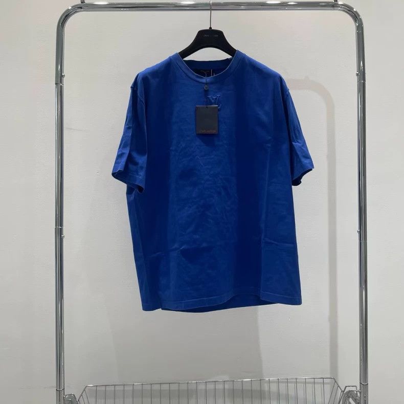 Louis Vuitton Louis Vuitton size 5l Blue embossed short sleeves Size US S / EU 44-46 / 1 - 1 Thumbnail