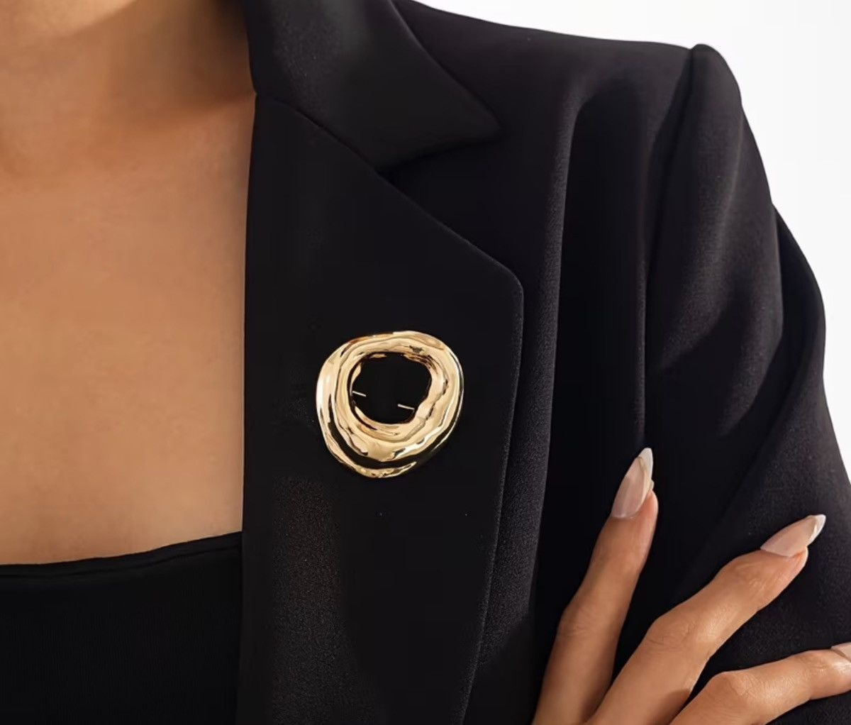 Other Two Gold round brooch lapel pin Size ONE SIZE - 5 Thumbnail