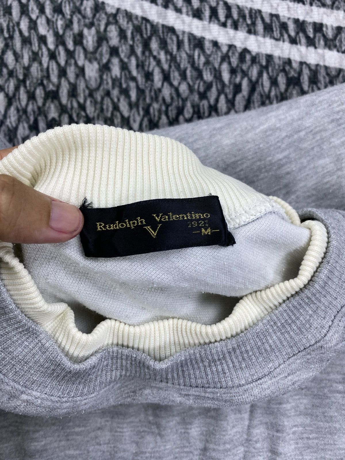 Valentino Vintage Rudolph Valentino Longsleeve Grey Sweatshirt Size US M / EU 48-50 / 2 - 6 Thumbnail