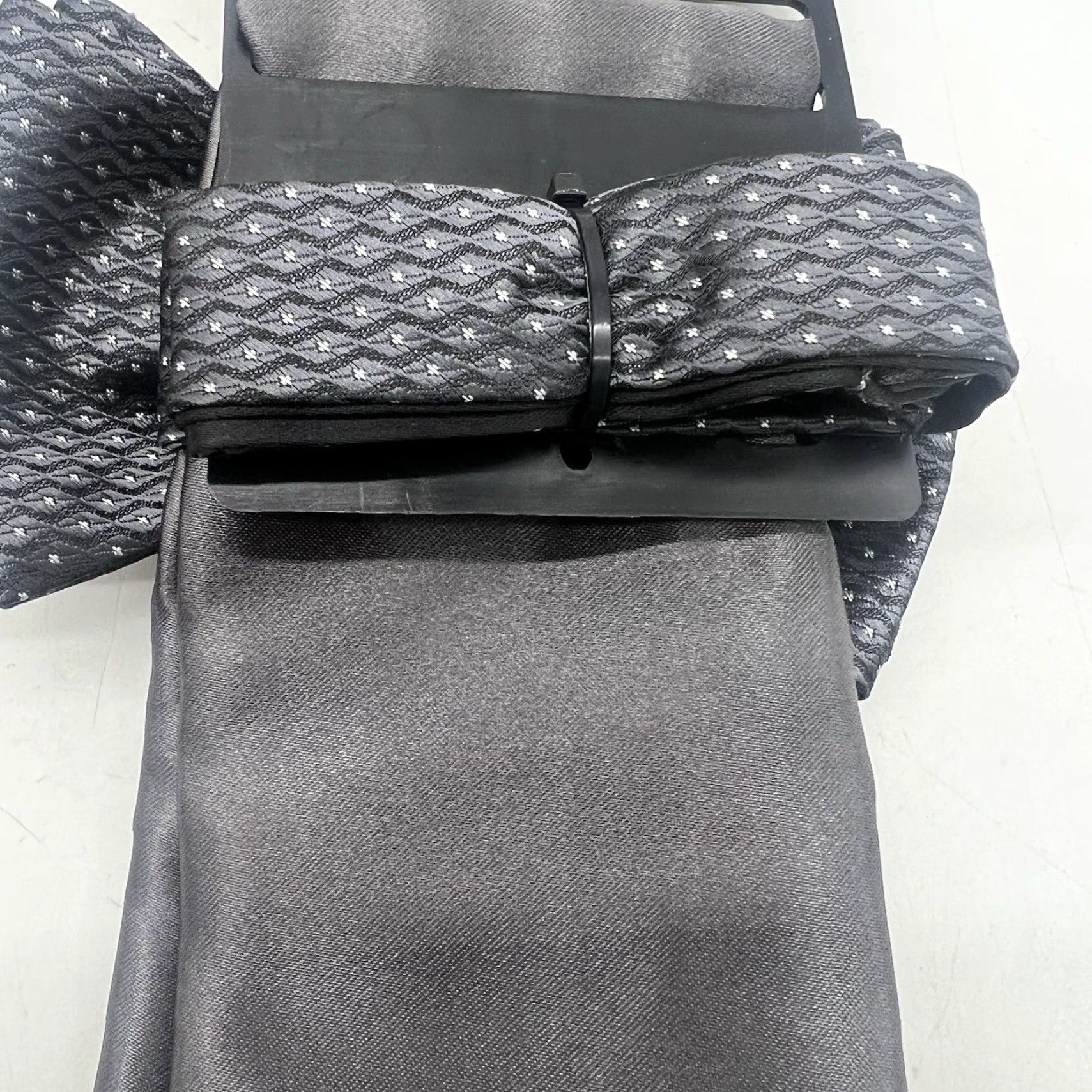 Alfani VINTAGE? No. Not vintage. Title: Alfani Bow Tie & Pocket Square Set Gray NWT Men's One Size Accessories Size ONE SIZE - 3 Thumbnail