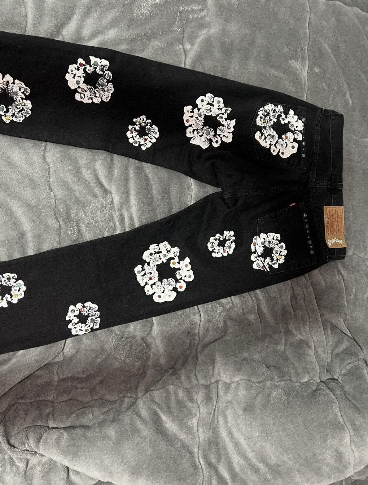 DENIM TEARS × Levi's x Levi's 501 Cotton Rhinestone Wreath Jeans Black Size US 30 / EU 46 - 2 Thumbnail