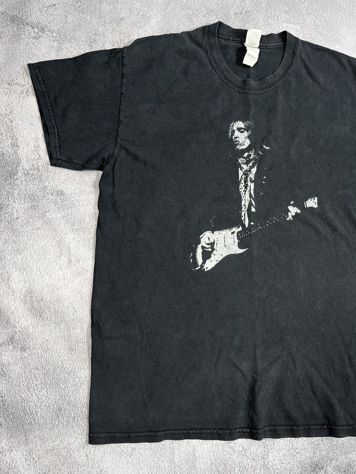 Band Tees Vintage Y2K Tom Petty faded band tee big logo style size L Size US L / EU 52-54 / 3 - 2 Thumbnail