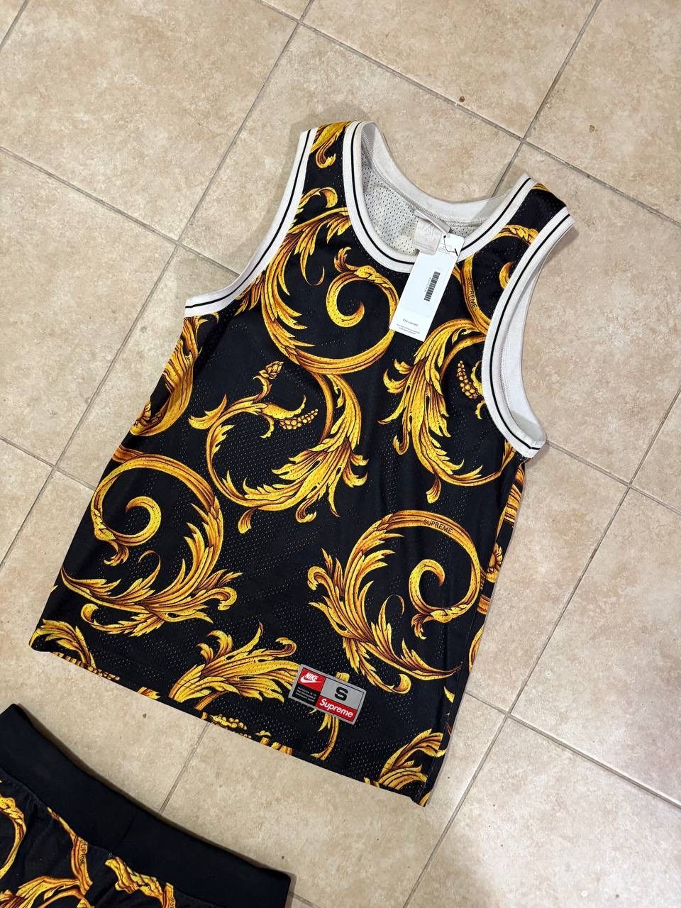 Nike × Supreme Nike x Supreme FW14 Foamposite Basketball Jersey & shorts S Size US S / EU 44-46 / 1 - 11 Thumbnail