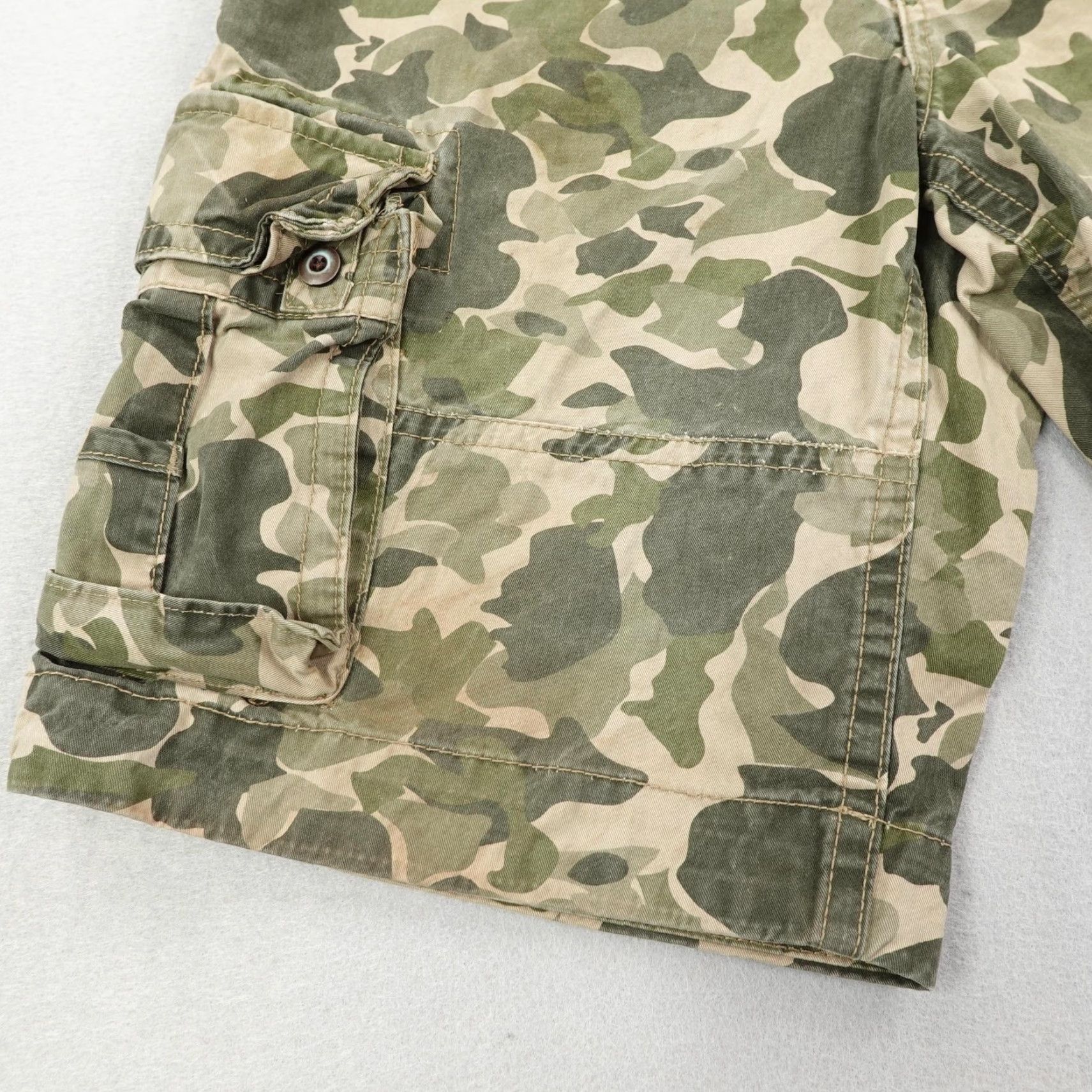 Aeropostale VINTAGE Aeropostale Cargo Shorts Men 31 Casual Outdoor Camouflage Canvas Utility Size US 31 - 4 Thumbnail