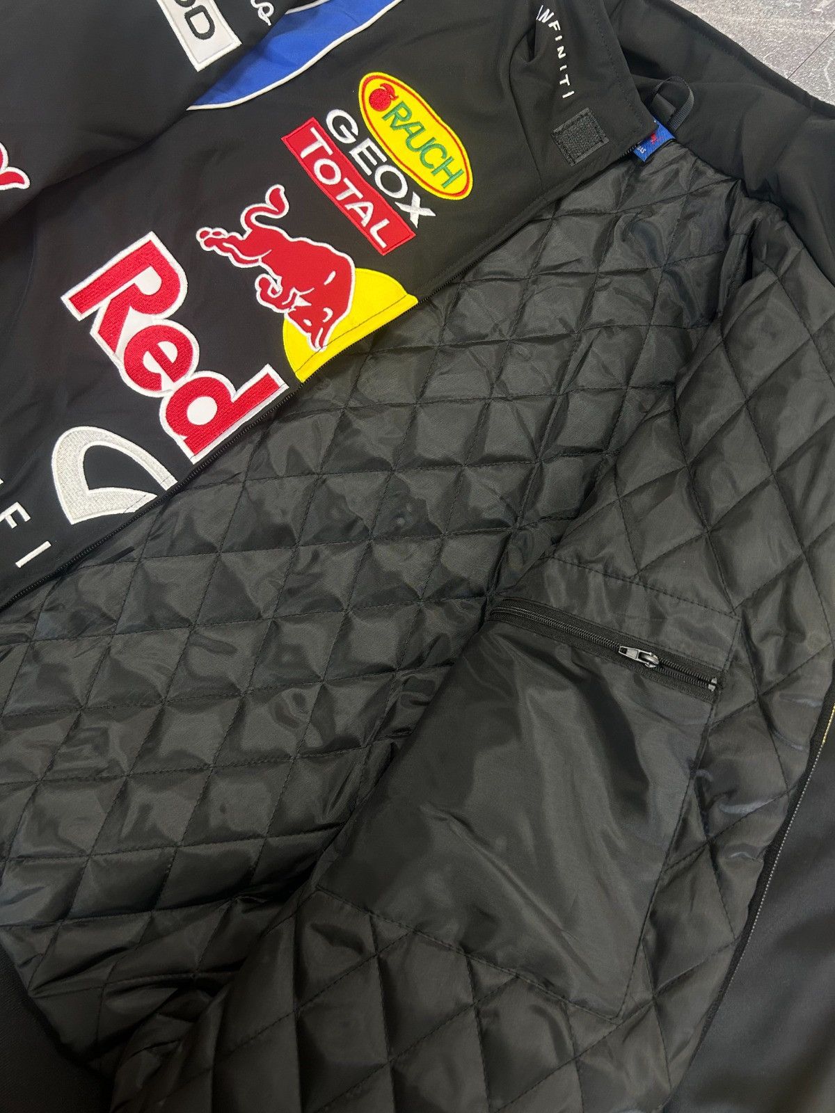 Red Bull Red Bull Racing Jacket Size US L / EU 52-54 / 3 - 4 Thumbnail
