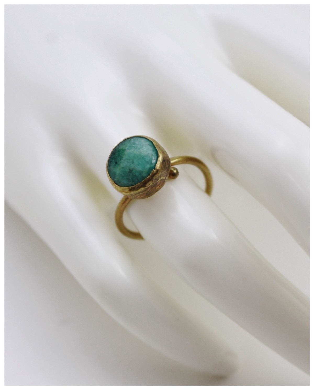 Vintage 1990S JAPANESE HANDCRAFTED BRASS RING WITH GREEN STONE Size ONE SIZE - 2 Thumbnail