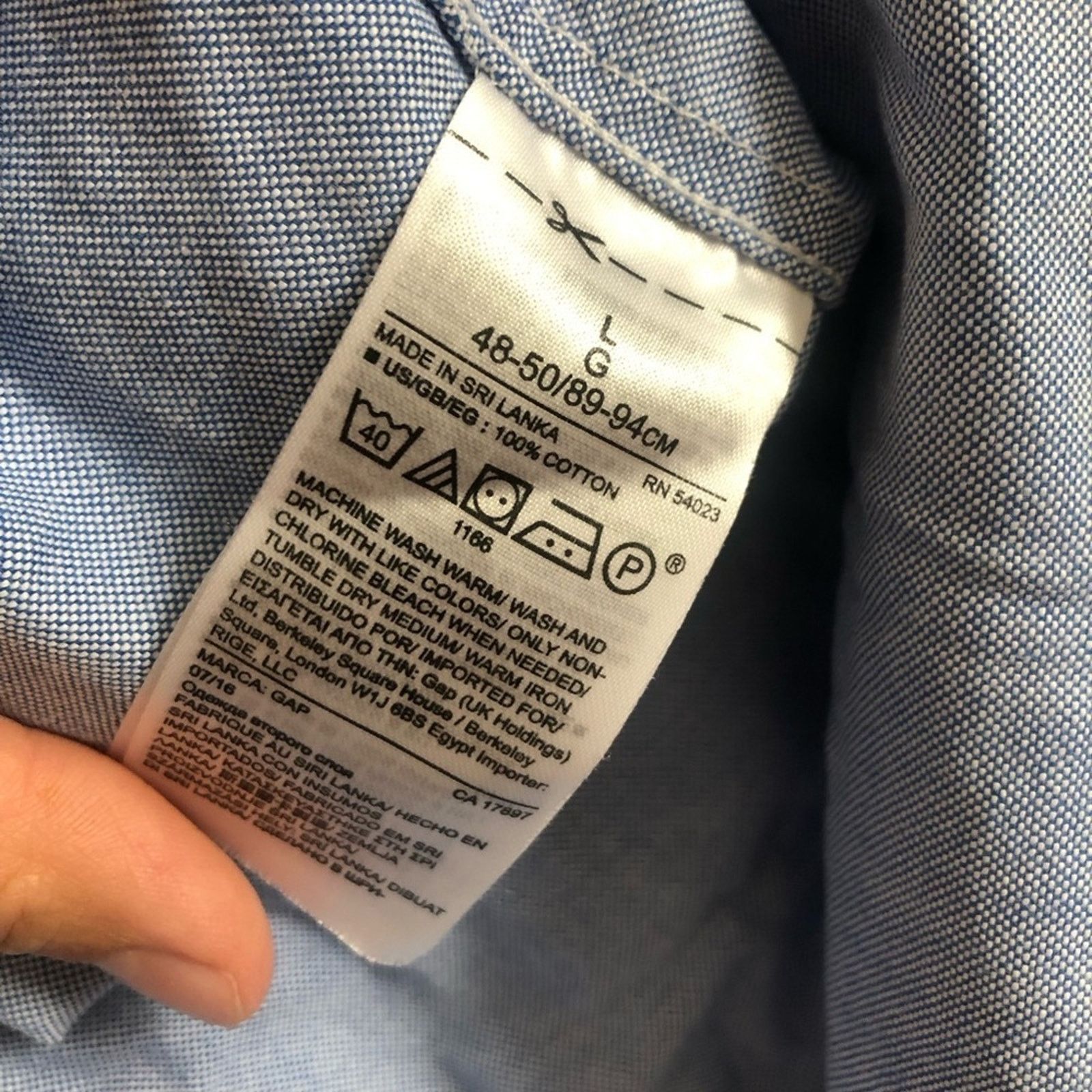 Gap Gap Men's Chambray Soft Denim Long Sleeve Button Down Shirt Size US L / EU 52-54 / 3 - 2 Thumbnail