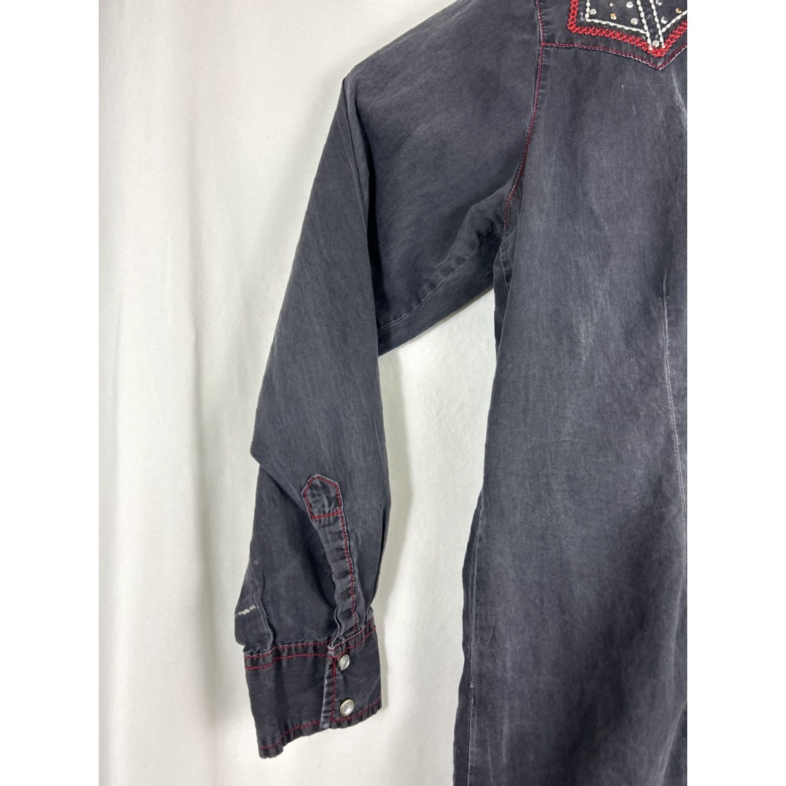 47 VINTAGE Rock 47 by Wrangler Beaded Pearl Snap Shirt Womens Long Sleeve Black Western Beaded Accents Sized L (Chest 22” Length 28” Sleeves 24”) Size L / US 10 / IT 46 - 2 Thumbnail