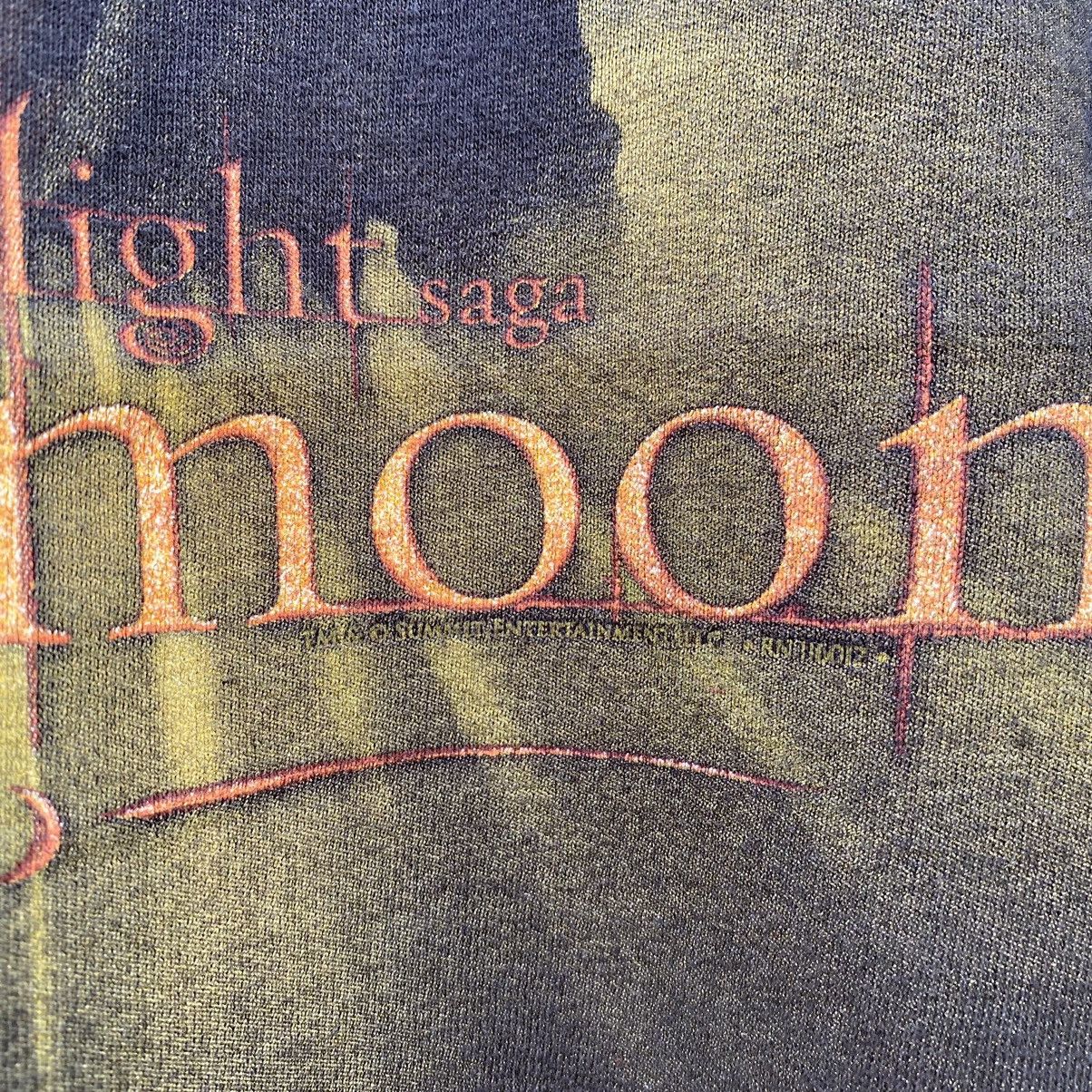 Vintage Vintage Y2K The Twilight Saga New Moon Movie Tee Size US M / EU 48-50 / 2 - 4 Thumbnail