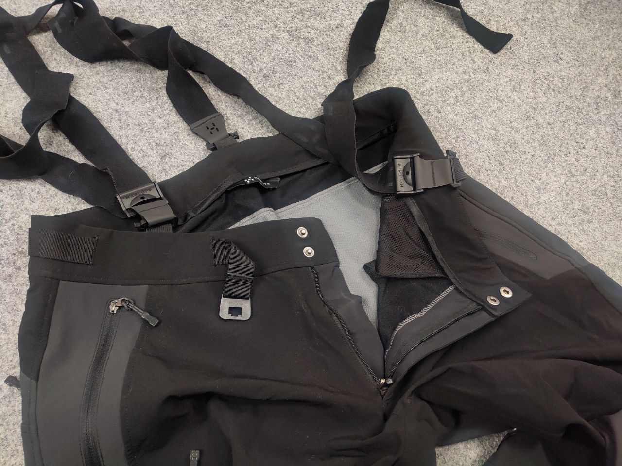 Haglofs Haglofs Pro Shell Black Zip Ski pants with suspenders Size US 36 / EU 52 - 16 Thumbnail