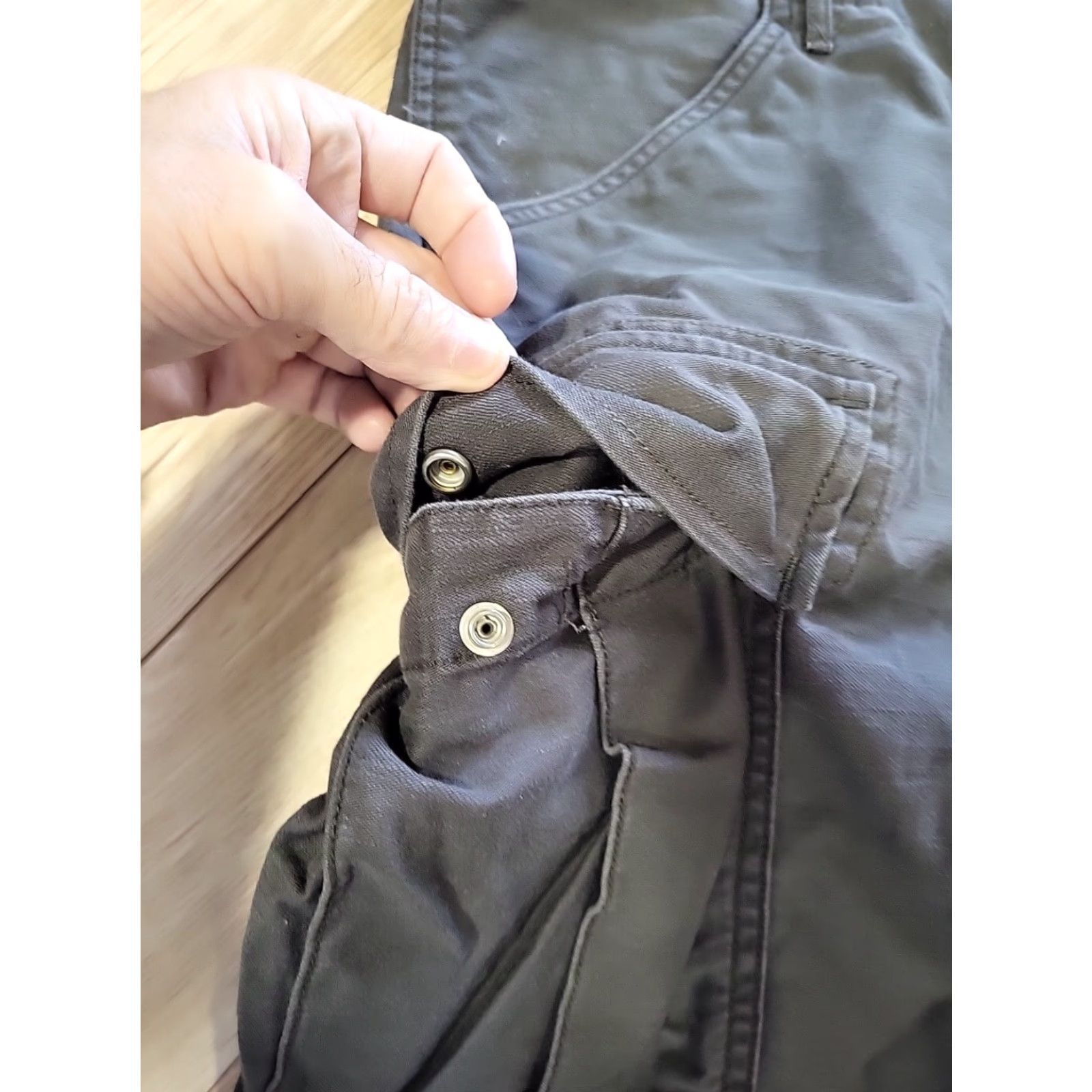 Levi's Levi's Cargo Shorts 44" Gray Cotton Snap Pockets 10" Inseam Regular Fit Men Pants Casual Outdoor workwear 90s? Size US 44 / EU 60 - 8 Thumbnail