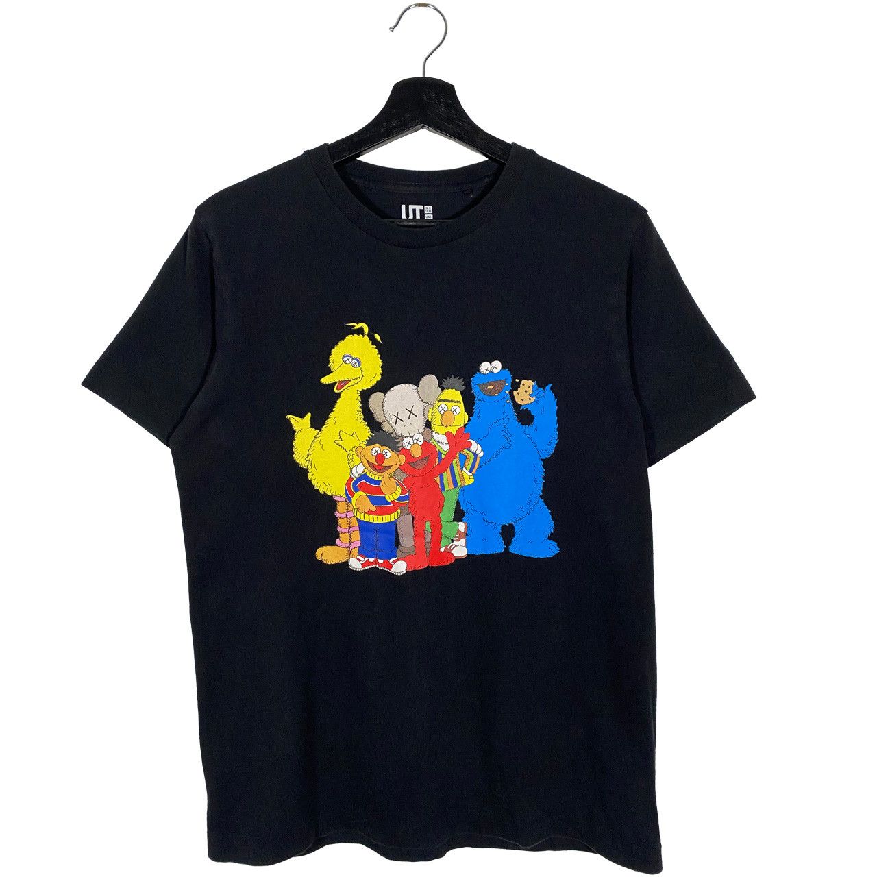 Kaws × Uniqlo KAWS x Uniqlo x Sesame Street Character Companion Tee Black Size US S / EU 44-46 / 1 - 1 Thumbnail