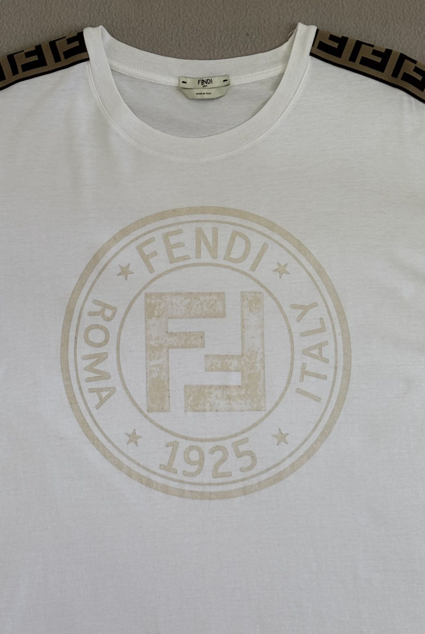 Fendi T-shirt Fendi Monogram Medium Size US M / EU 48-50 / 2 - 6 Thumbnail