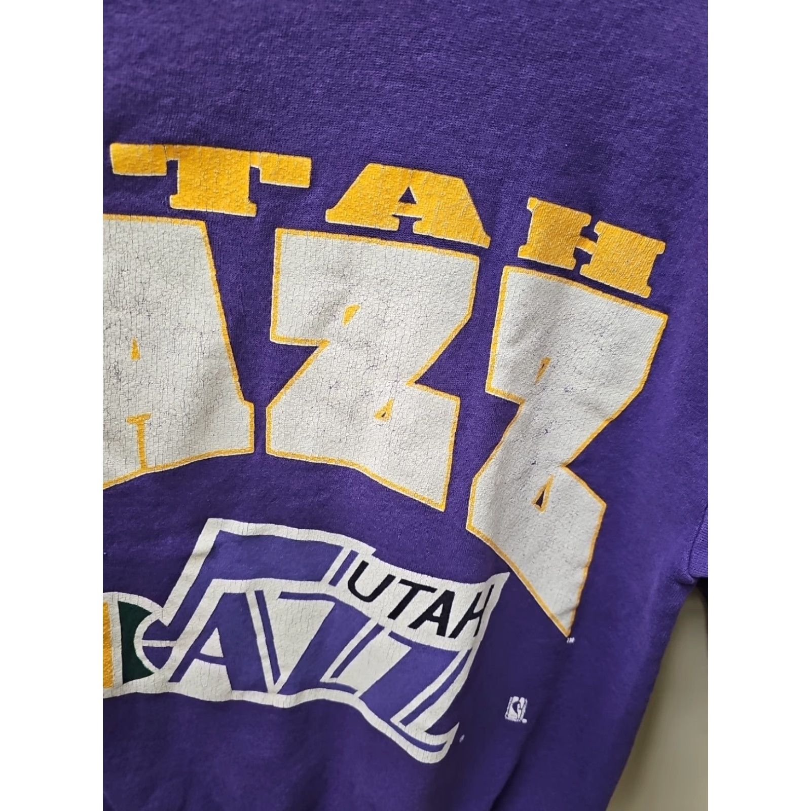 Vintage VINTAGE Utah Jazz Crewneck Sweatshirt Purple L Mens Basketball USA Jazzy Distressed Cracked Graphics Size US L / EU 52-54 / 3 - 4 Thumbnail