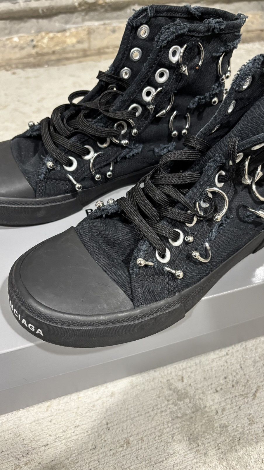 Balenciaga Balenciaga Distressed Pierced Paris Sneaker Size US 9 / EU 42 - 5 Thumbnail