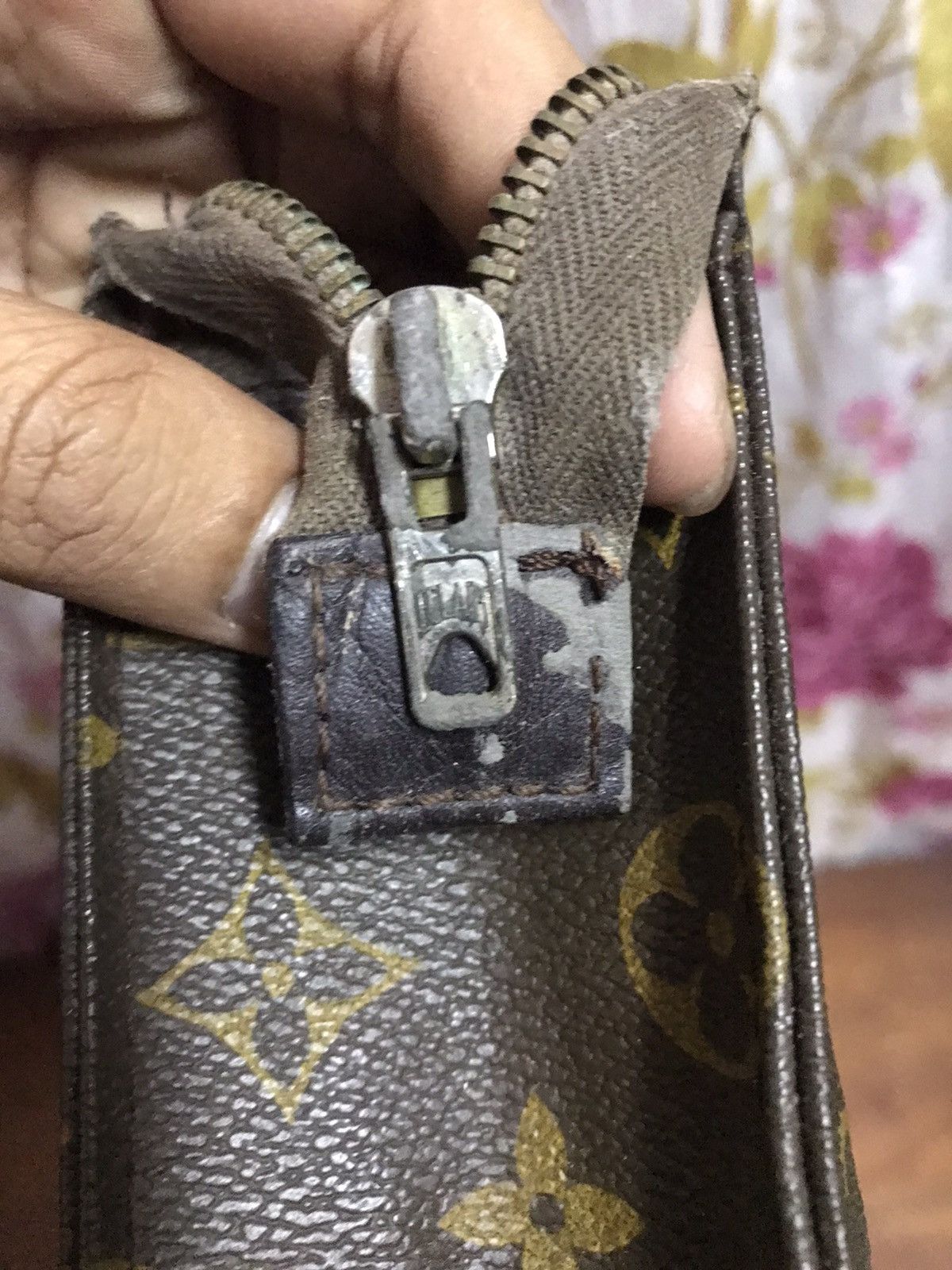Louis Vuitton × Vintage Authentic Vintage Louis Vuitton Monogram Toiletry Pouch Size ONE SIZE - 8 Thumbnail