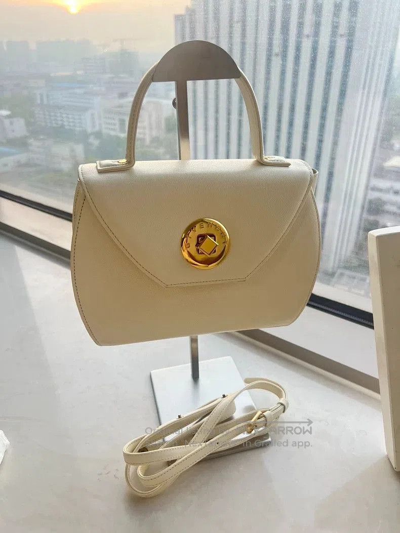 Givenchy Givenchy White Leather Handbag. Size ONE SIZE - 7 Thumbnail