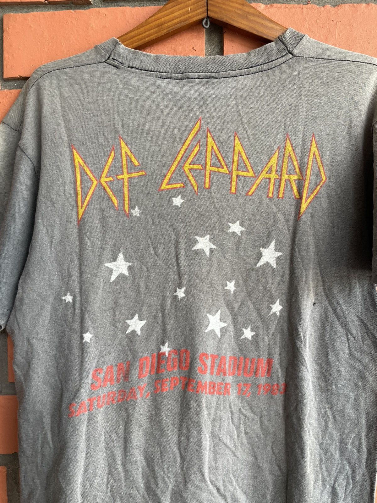Band Tees Vintage Def Leppard KGB Sky Show VIII 1983 faded Distressed Size US L / EU 52-54 / 3 - 9 Thumbnail