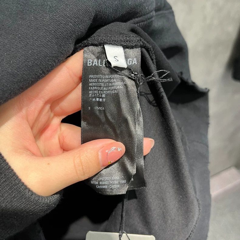 Balenciaga Balenciaga latest black printed hoodie with cracked design Size US S / EU 44-46 / 1 - 3 Thumbnail