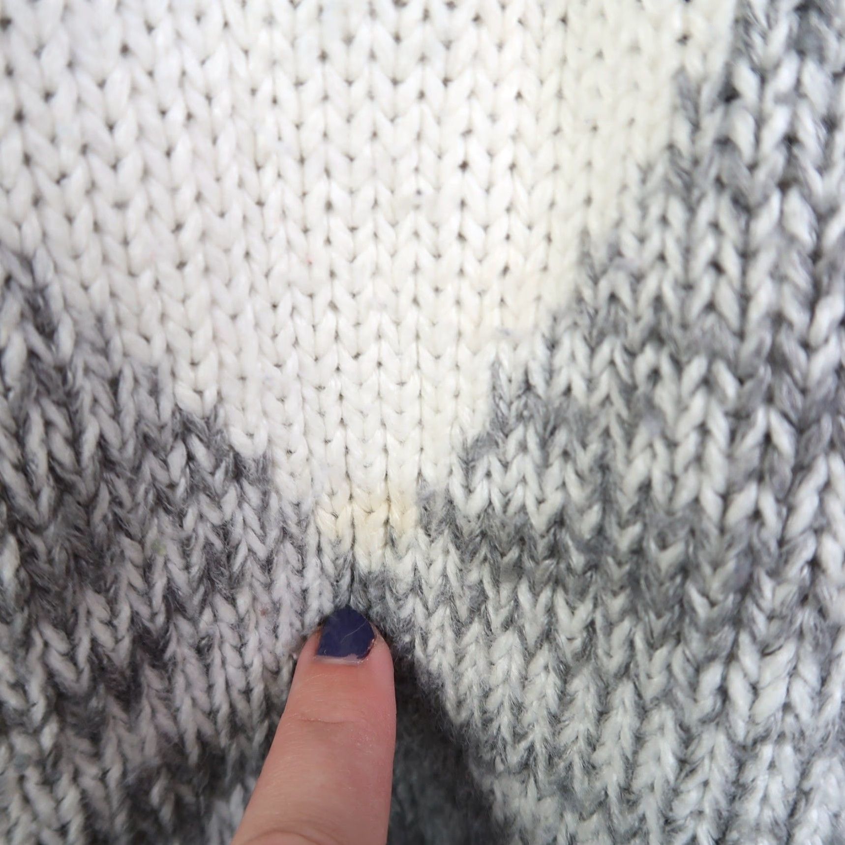 Vintage VINTAGE Yoido Club Diamond Check Henley Sweater S Womens Pullover Long Sleeve Knit 90s 80s Argyle Ramie Acrylic Cream Grey Size S / US 4 / IT 40 - 7 Thumbnail