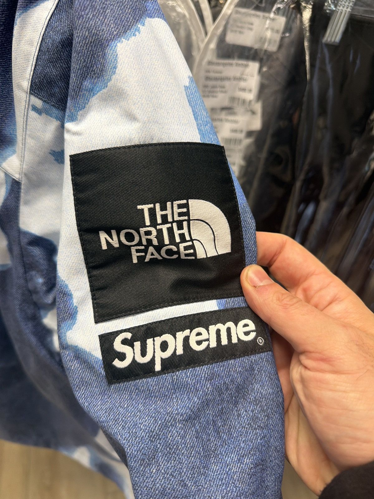 Supreme × The North Face Supreme north face bleached denim mountain jacket small Size US S / EU 44-46 / 1 - 2 Thumbnail