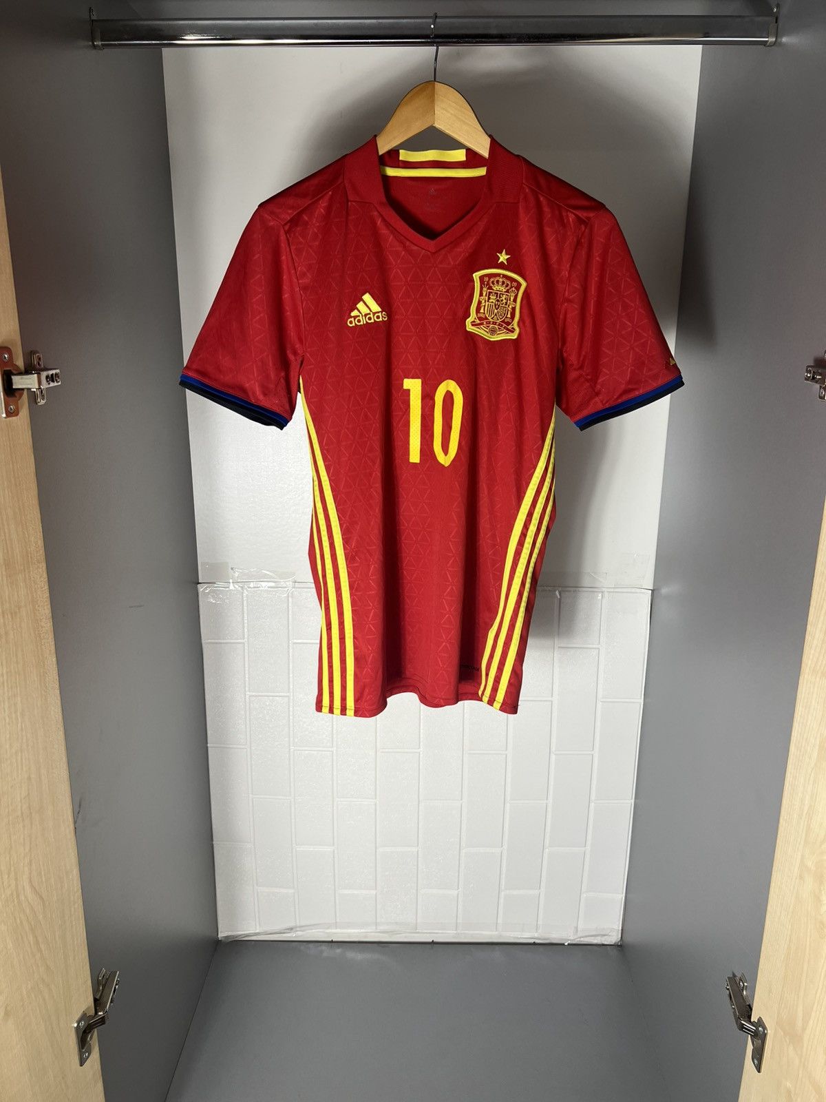 Adidas VINTAGE ADIDAS SPAIN SOCCER JERSEY RETRO BARCELONA Y2K 90s Size US S / EU 44-46 / 1 - 2 Thumbnail