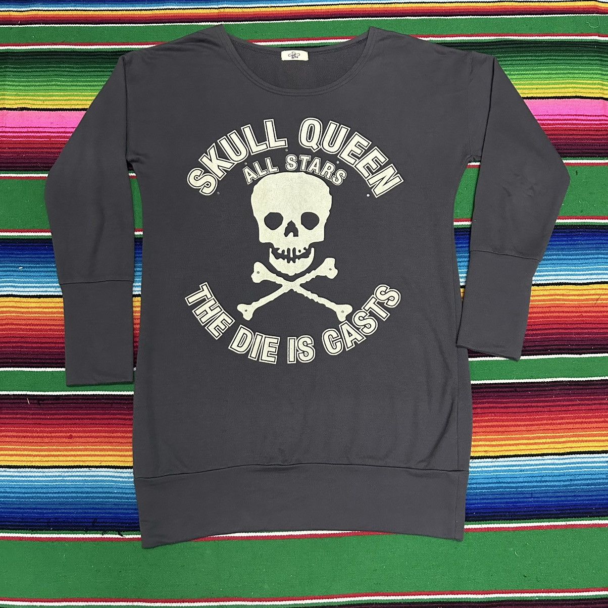 Skull Queens Sweatshirt .