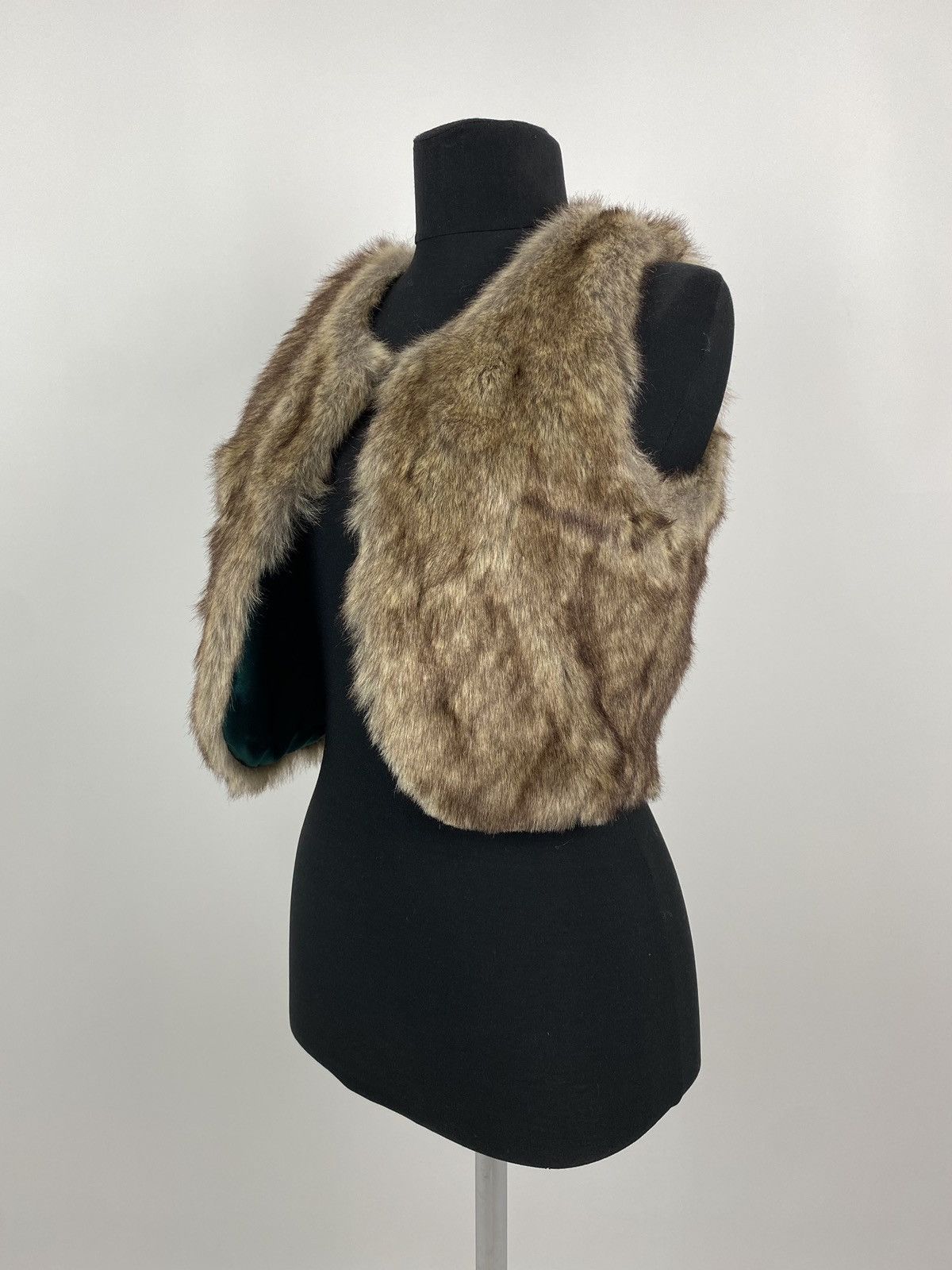 Vintage Y2K Fishbone Beige Faux Fur Cropped Vest Size XS / US 0-2 / IT 36-38 - 1 Thumbnail