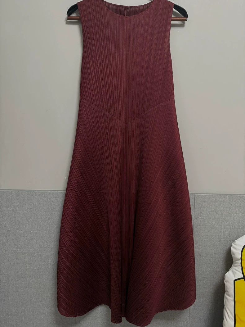 Issey Miyake Issey Miyake size:3 Red radiant dress Size XS / US 0-2 / IT 36-38 - 1 Thumbnail