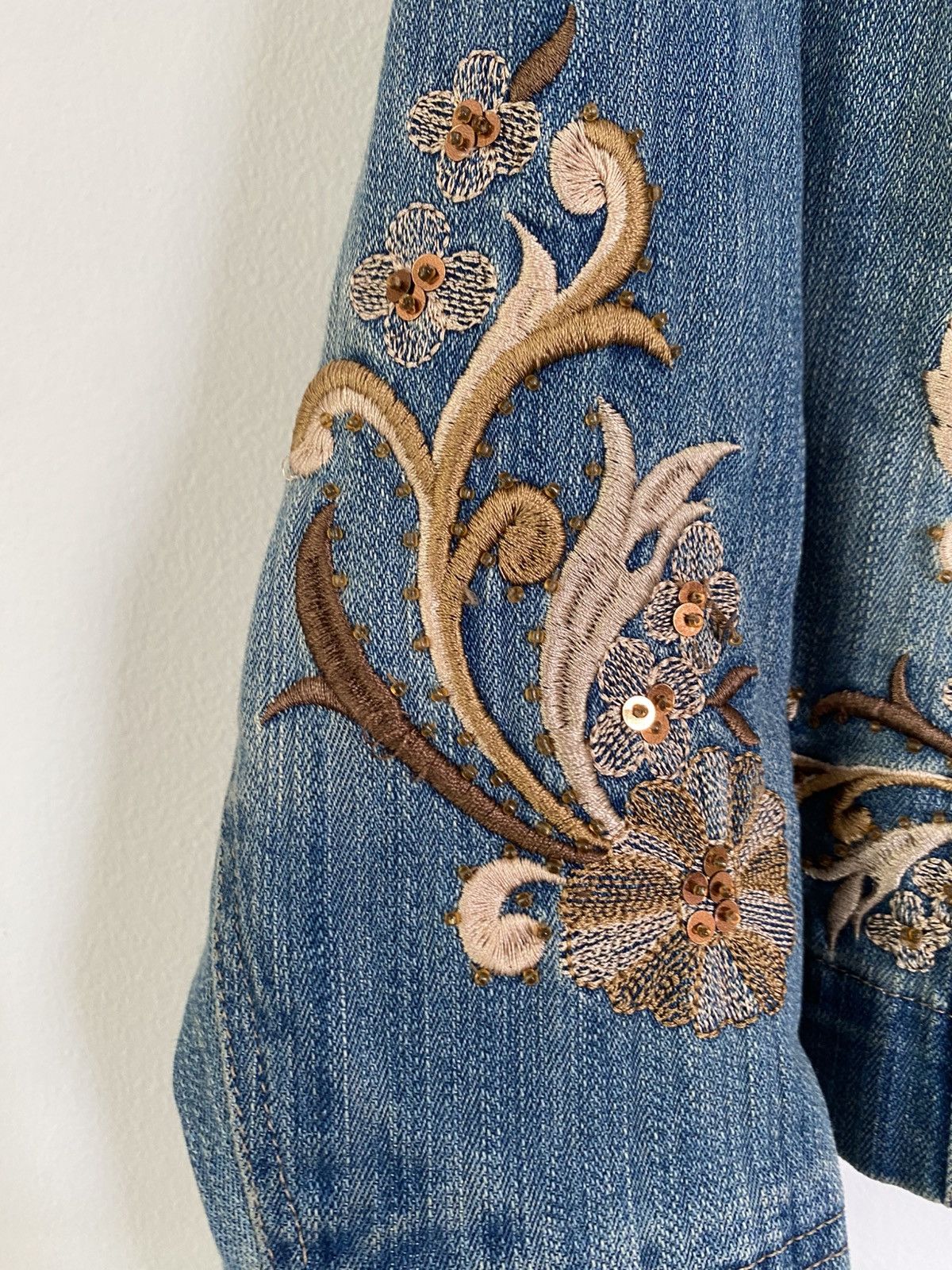 Vintage Western floral embroidered jewels distressed jean jacket Size S / US 4 / IT 40 - 4 Thumbnail