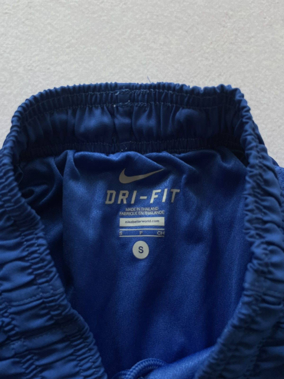 Nike Men’s Vintage Nike Arsenal Soccer Football Shorts size S Size US 32 / EU 48 - 4 Thumbnail