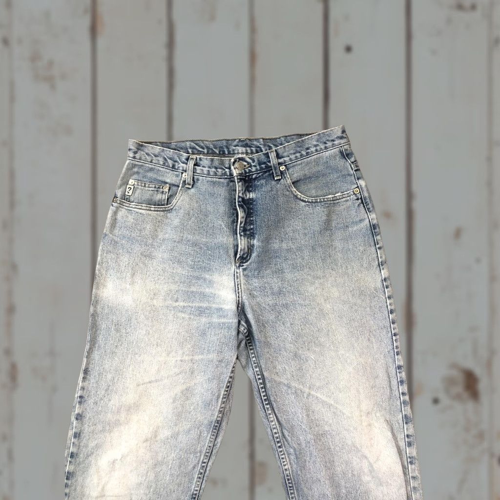 Guess VINTAGE Guess Jeans Mens 33x30 Blue Light Wash Straight Denim USA 90s BB110-30 Size US 33 - 1 Thumbnail