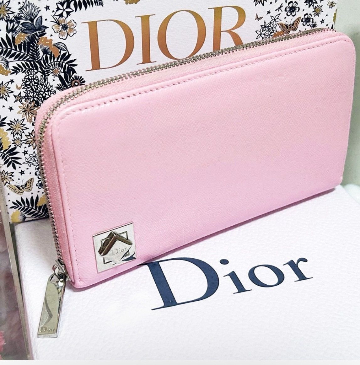 Dior Authentic Dior Baby Pink Turn Me Continental Wallet / Clutch Size ONE SIZE - 1 Thumbnail