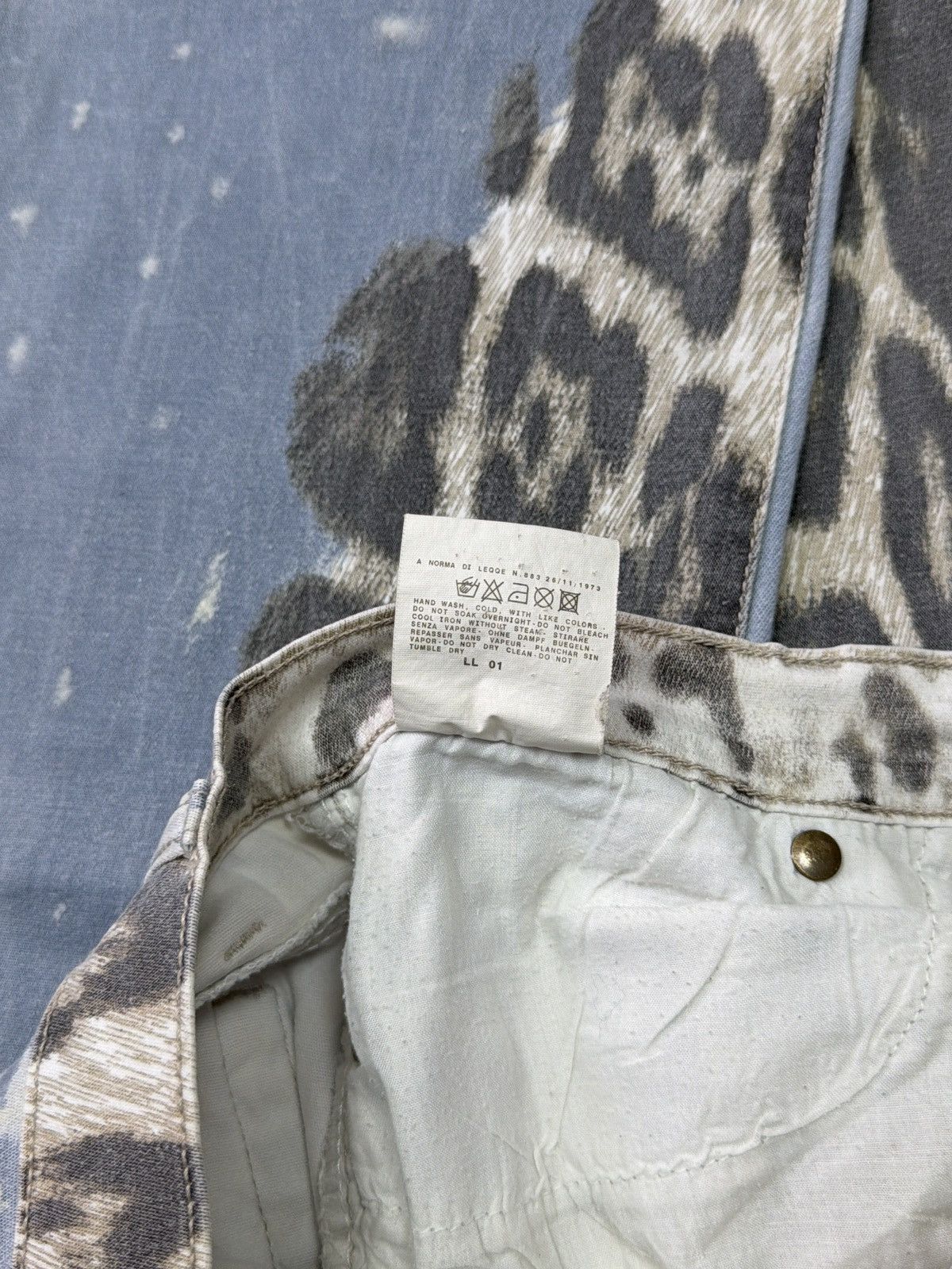 Roberto Cavalli Roberto Cavalli 2000’s Flared Leopard Explosion Denim Jeans Size 29" - 14 Thumbnail