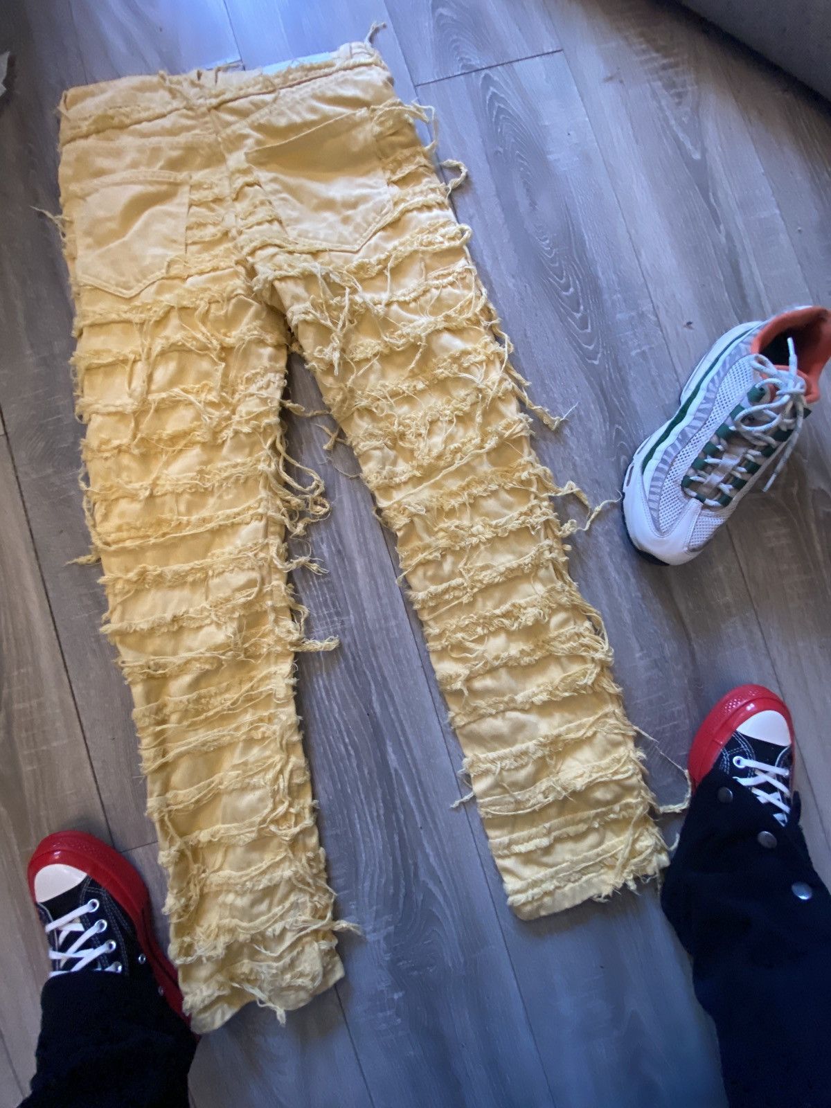Boohoo Yellow All Over Distress Size US 28 / EU 44 - 1 Thumbnail