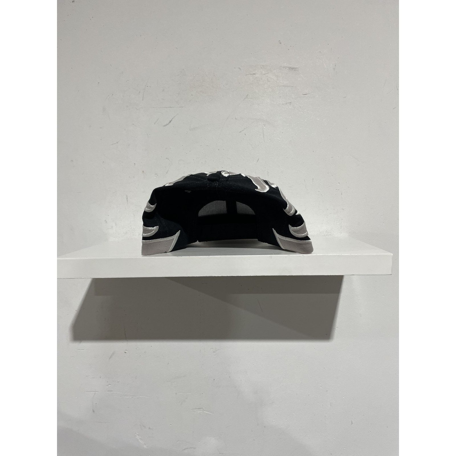 Other KATI SPORTS CAP SUPREME FLAME GREY/BLACK PREOWNED Size ONE SIZE - 3 Thumbnail