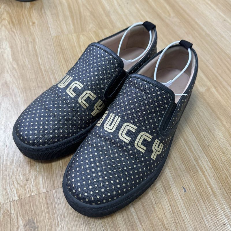Gucci Stylish Casual Sneakers in Black -